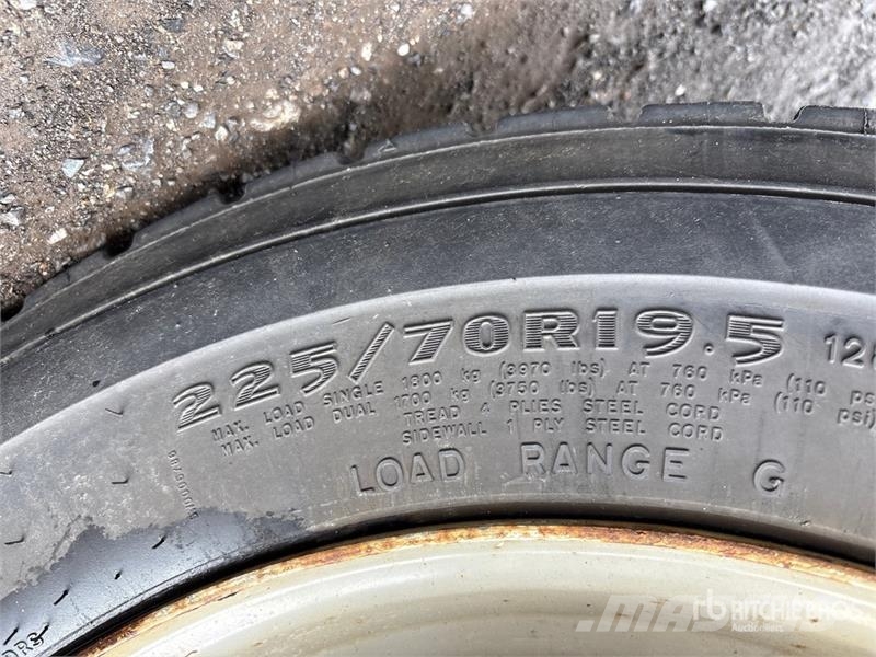 Ford TTS 25-5-GY 35 ft on Ford F-550 XL 4x2 Van Mounte Piattaforme autocarrate