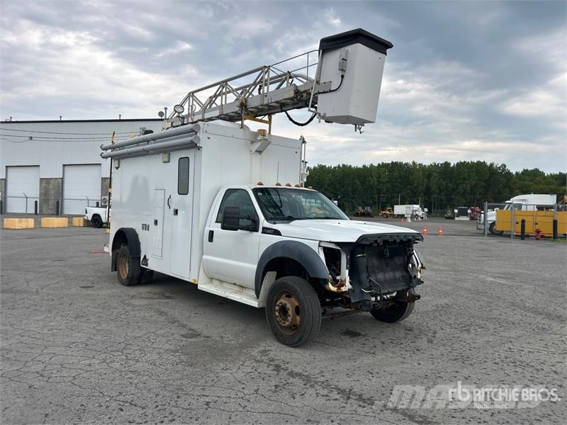 Ford TTS 25-5-GY 35 ft on  Ford F-550 XL 4x2 Van Mounte Plataformas sobre camión