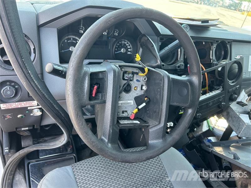 Ford TTS 25-5-GY 35 ft on Ford F-550 XL 4x2 Van Mounte Piattaforme autocarrate