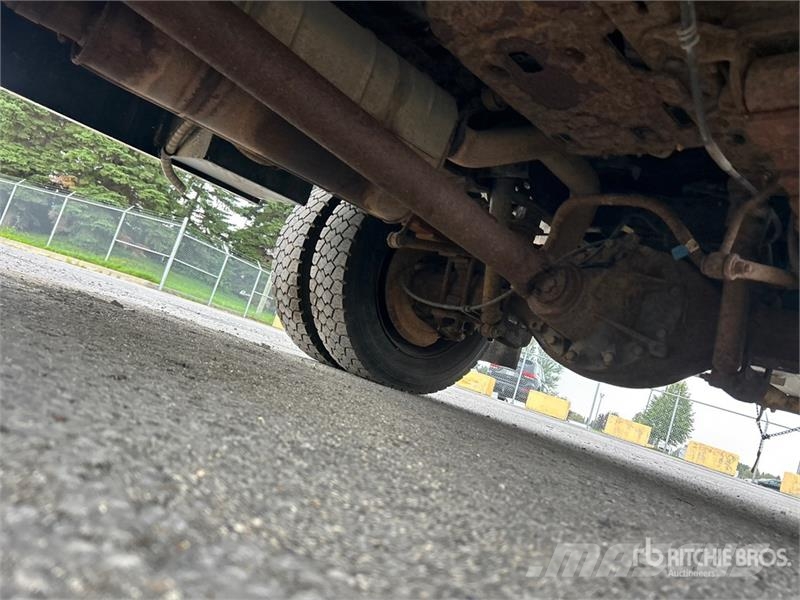 Ford TTS 25-5-GY 35 ft on  Ford F-550 XL 4x2 Van Mounte Plataformas sobre camión