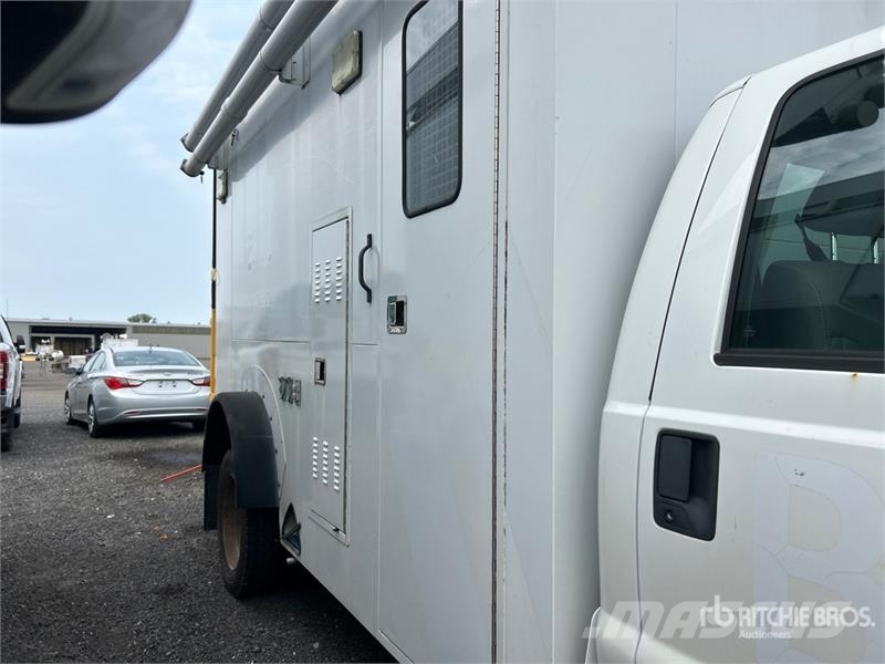 Ford TTS 25-5-GY 35 ft on Ford F-550 XL 4x2 Van Mounte Piattaforme autocarrate