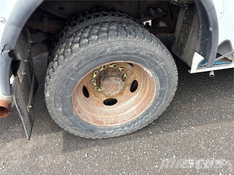 Ford TTS 25-5-GY 35 ft on Ford F-550 XL 4x2 Van Mounte Piattaforme autocarrate