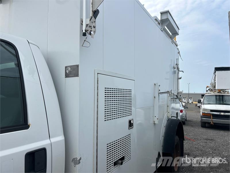 Ford TTS 25-5-GY 35 ft on Ford F-550 XL 4x2 Van Mounte Piattaforme autocarrate