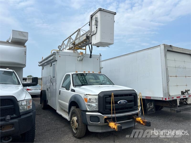 Ford TTS 25-5-GY 35 ft on Ford F-550 XL 4x2 Van Mounte Piattaforme autocarrate