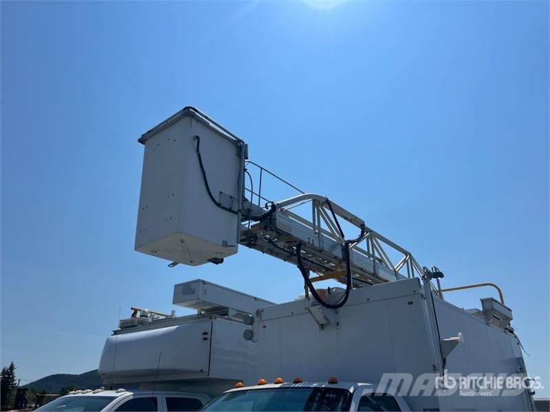 Ford TTS 25-5-GY 35 ft on Ford F-550 XL 4x2 Van Mounte Piattaforme autocarrate
