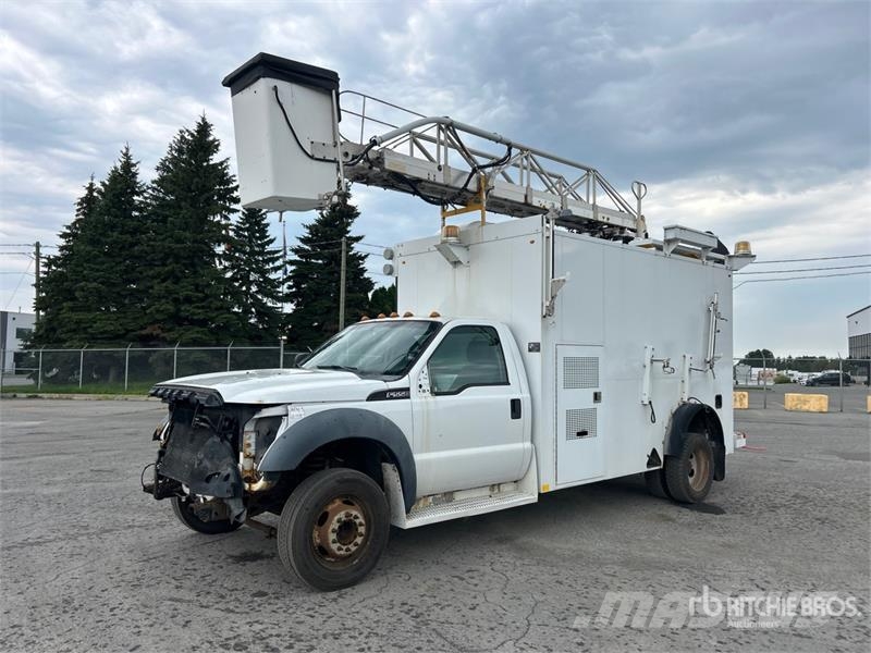 Ford TTS 25-5-GY 35 ft on  Ford F-550 XL 4x2 Van Mounte Plataformas sobre camión