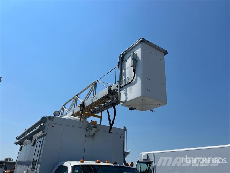 Ford TTS 25-5-GY 35 ft on Ford F-550 XL 4x2 Van Mounte Piattaforme autocarrate