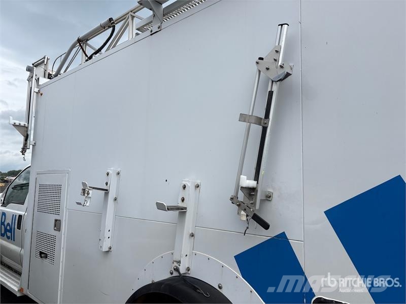 Ford TTS 25-5-GY 35 ft on Ford F-550 XL 4x2 Van Mounte Piattaforme autocarrate