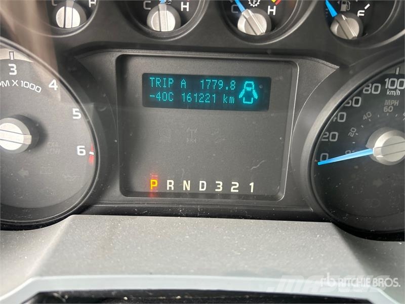 Ford TTS 25-5-GY 35 ft on  Ford F-550 XL 4x2 Van Mounte Plataformas sobre camión