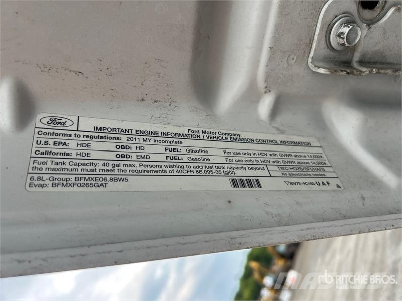 Ford TTS 25-5-GY 35 ft on  Ford F-550 XL 4x2 Van Mounte Plataformas sobre camión