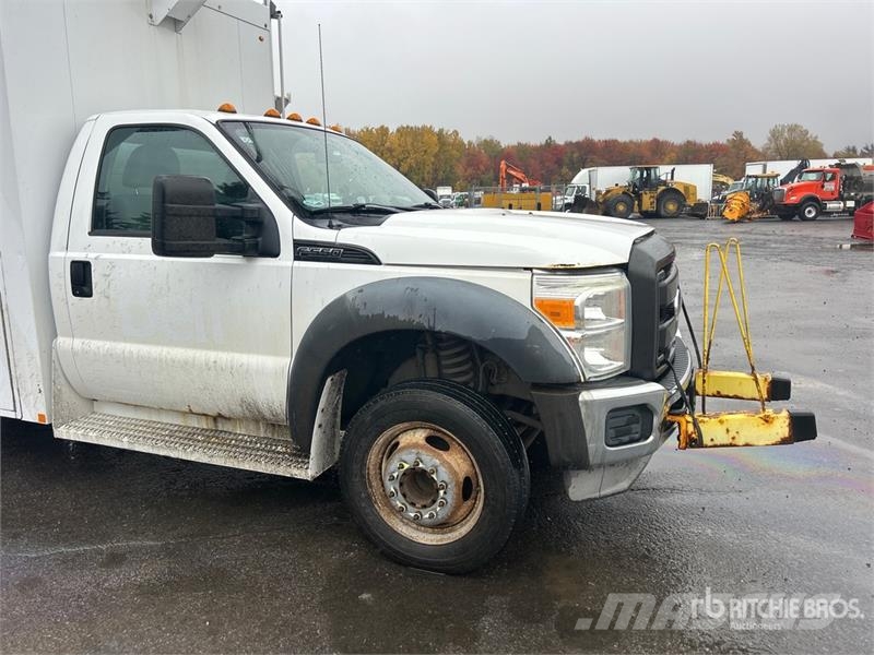 Ford TTS 25-5-GYL 35 ft on Ford F-550 4x2 Van Mounted Auto hoogwerkers
