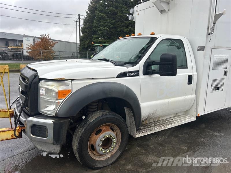 Ford TTS 25-5-GYL 35 ft on Ford F-550 4x2 Van Mounted Auto hoogwerkers