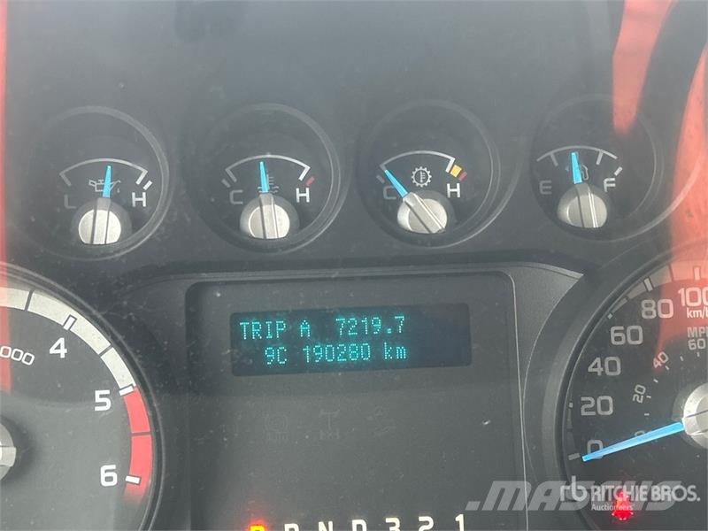 Ford TTS 25-5-GYL 35 ft on Ford F-550 4x2 Van Mounted Auto hoogwerkers