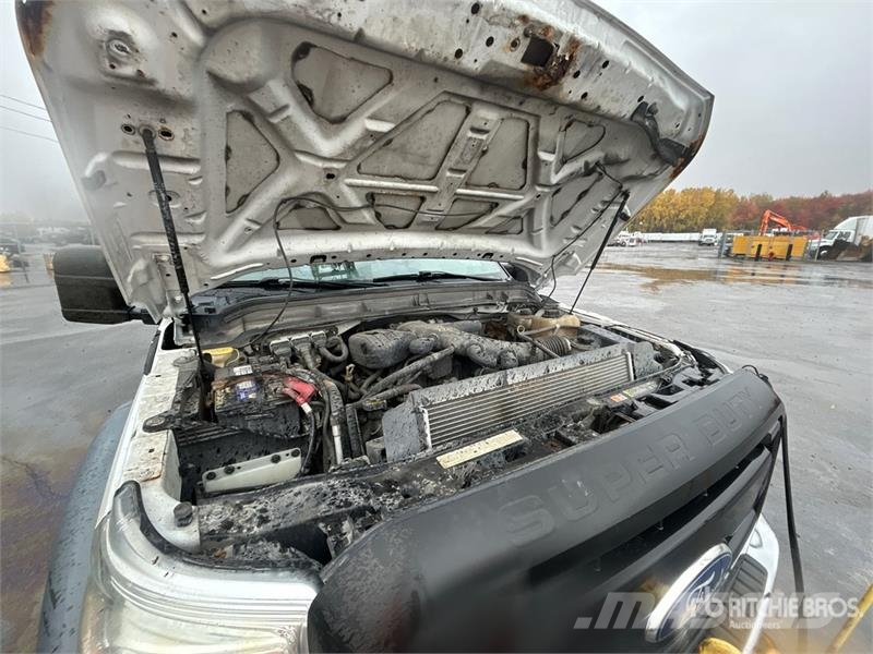 Ford TTS 25-5-GYL 35 ft on Ford F-550 4x2 Van Mounted Auto hoogwerkers