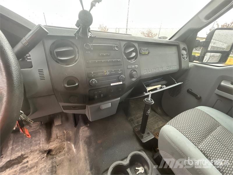 Ford TTS 25-5-GYL 35 ft on  Ford F-550 4x2 Van Mounted  Billyftar