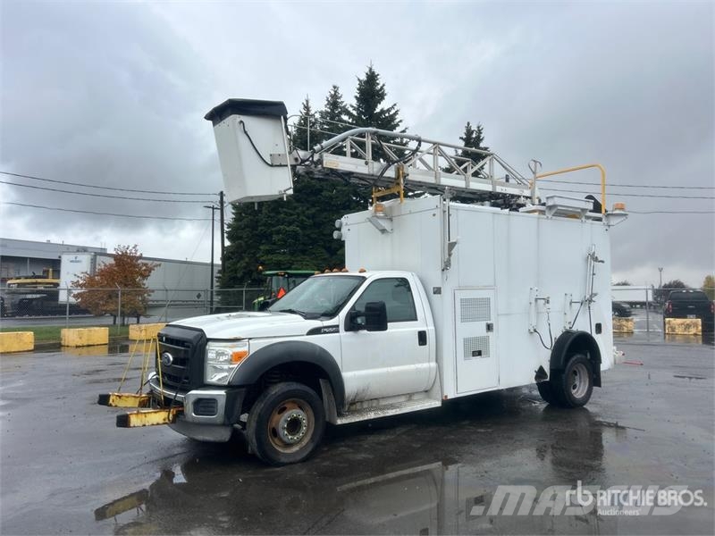Ford TTS 25-5-GYL 35 ft on Ford F-550 4x2 Van Mounted Auto hoogwerkers