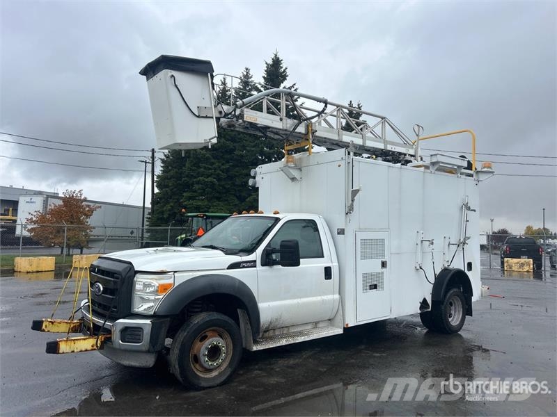 Ford TTS 25-5-GYL 35 ft on Ford F-550 4x2 Van Mounted Auto hoogwerkers
