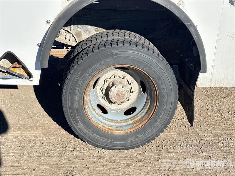 Ford TTS25-2002FBHS 35 ft on Ford F-550 4x2 Van Mounte Avtokošare