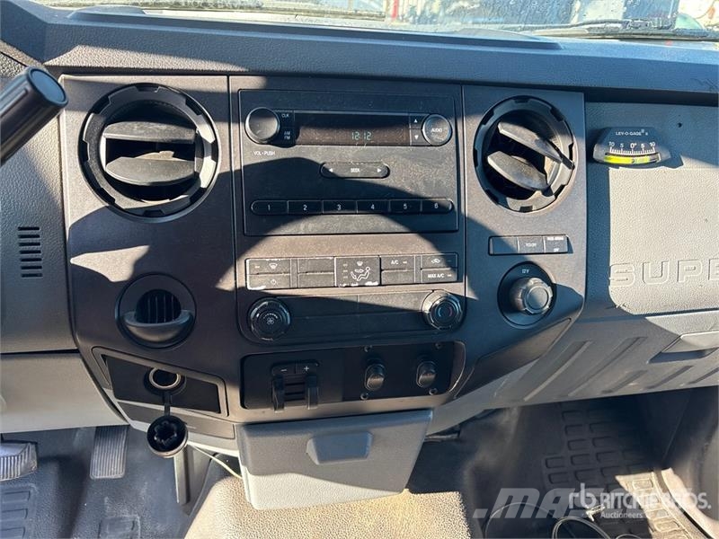 Ford TTS25-2002FBHS 35 ft on Ford F-550 4x2 Van Mounte Avtokošare