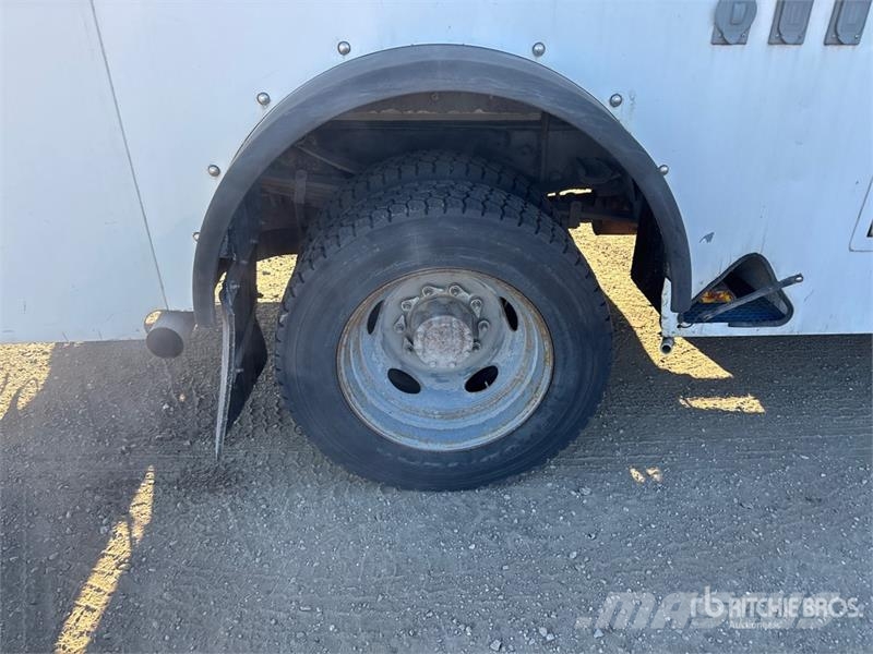 Ford TTS25-2002FBHS 35 ft on Ford F-550 4x2 Van Mounte Avtokošare