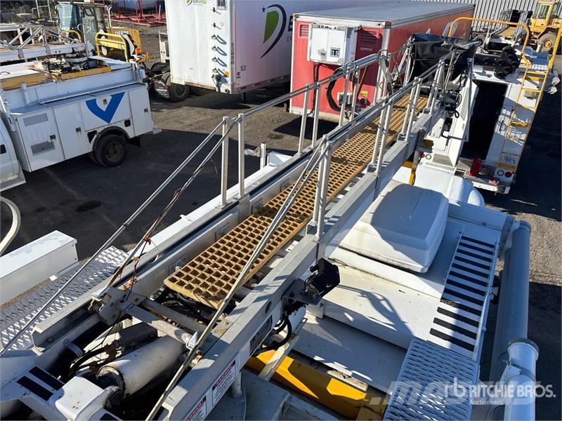 Ford TTS25-2002FBHS 35 ft on Ford F-550 4x2 Van Mounte Avtokošare