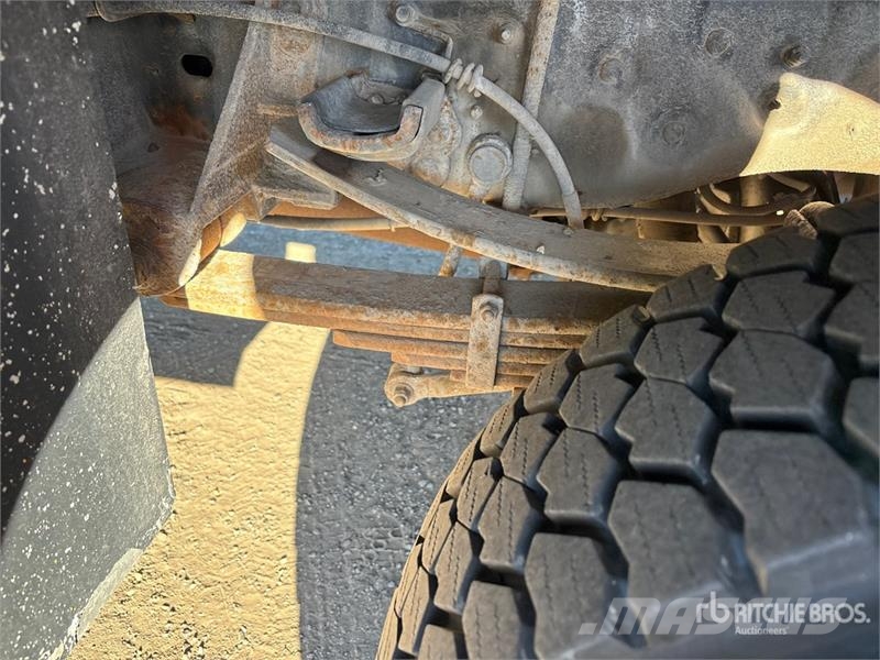 Ford TTS25-2002FBHS 35 ft on Ford F-550 4x2 Van Mounte Avtokošare