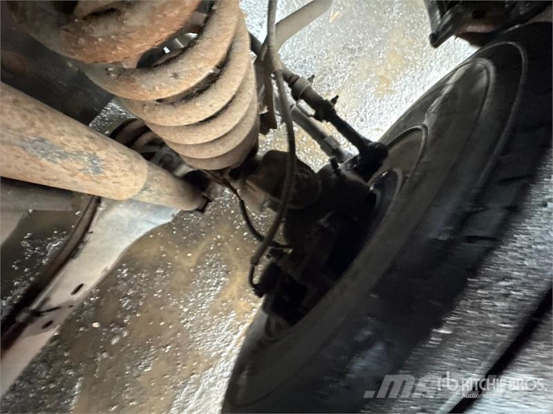 Ford TTS25-2002FBHS 35 ft on  Ford F-550 4x2 Van Mounte Plataformas aéreas montadas em camião