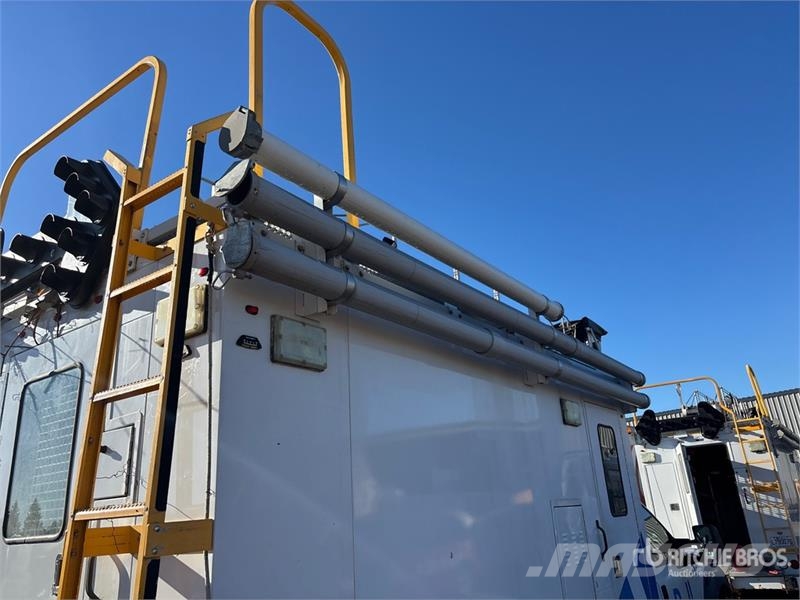 Ford TTS25-2002FBHS 35 ft on Ford F-550 4x2 Van Mounte Avtokošare