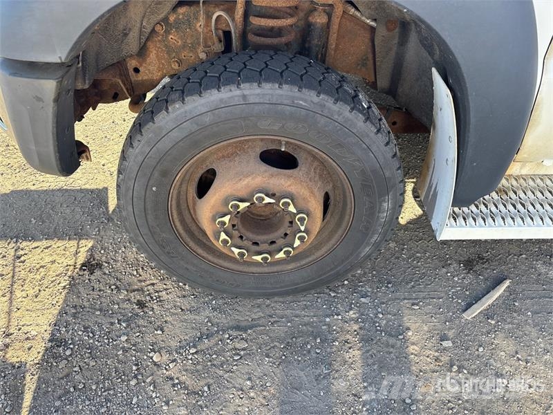 Ford TTS25-5-GY 35 ft on  Ford F-450 4x2 Van Mounted Ae Pacēlāji uz automašīnas bāzes