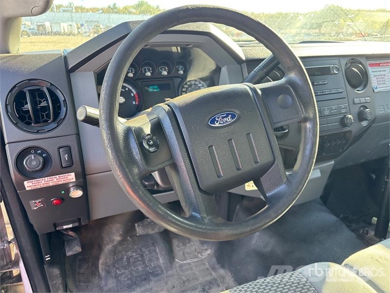 Ford TTS25-5-GY 35 ft on  Ford F-450 4x2 Van Mounted Ae Pacēlāji uz automašīnas bāzes
