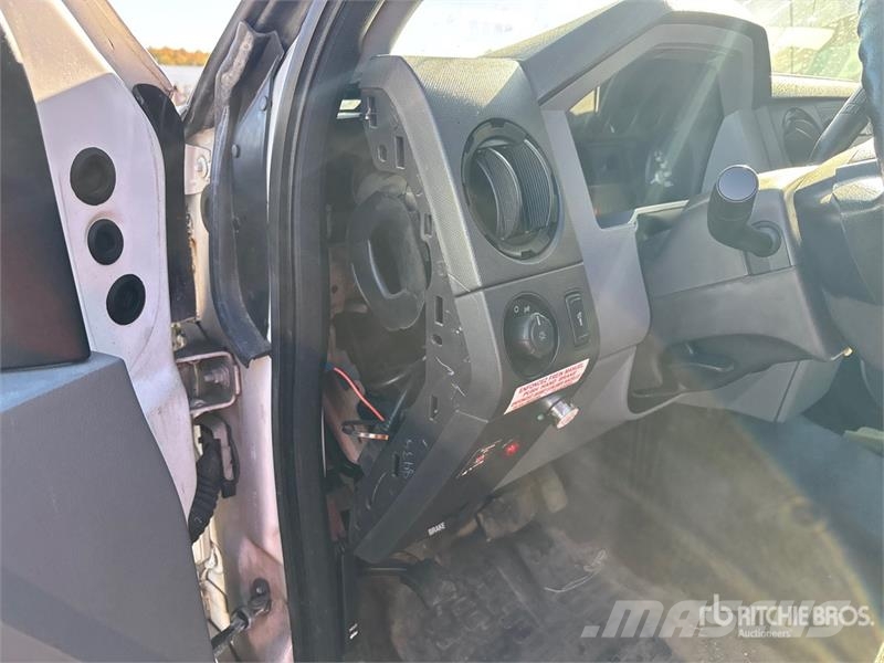 Ford TTS25-5-GY 35 ft on  Ford F-450 4x2 Van Mounted Ae Pacēlāji uz automašīnas bāzes