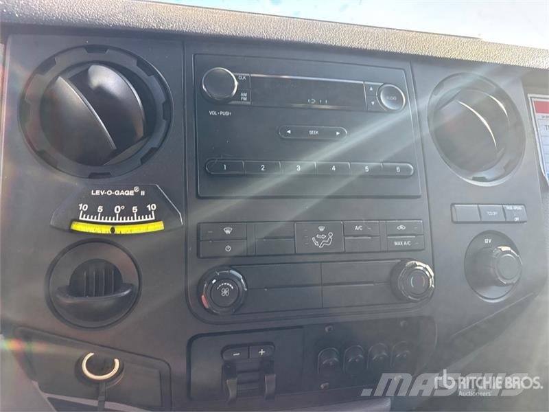 Ford TTS25-5-GY 35 ft on  Ford F-450 4x2 Van Mounted Ae Pacēlāji uz automašīnas bāzes