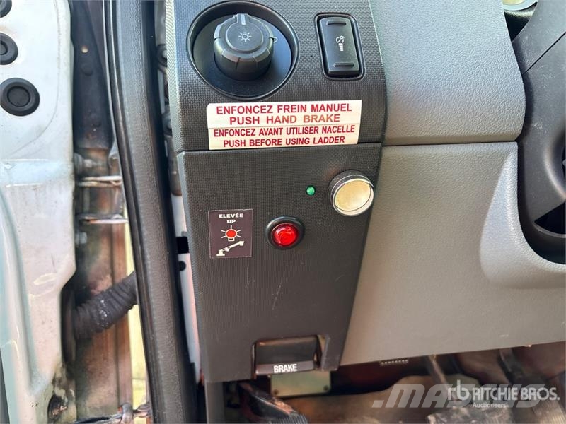 Ford TTS25-5-GY 35 ft on  Ford F-450 4x2 Van Mounted Ae Pacēlāji uz automašīnas bāzes