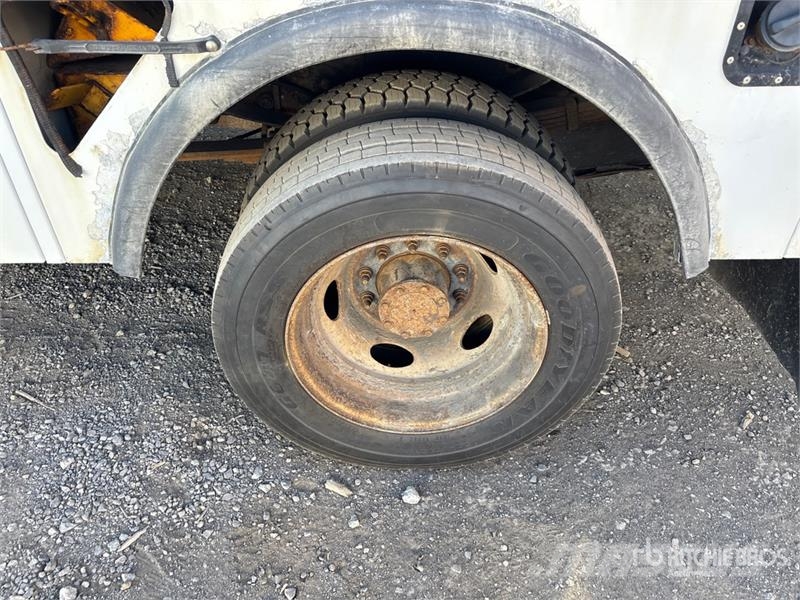 Ford TTS25-5-GY 35 ft on  Ford F-450 4x2 Van Mounted Ae Pacēlāji uz automašīnas bāzes