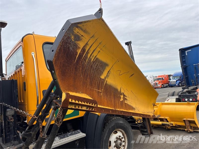 Freightliner 108SD 4x2 Snow Plow Truck Kommunal-Sonderfahrzeuge