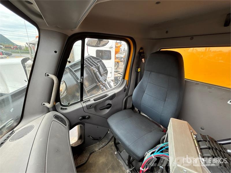 Freightliner 108SD 4x2 Snow Plow Truck Kommunal-Sonderfahrzeuge