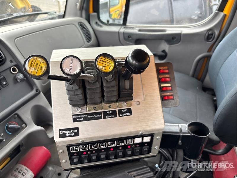 Freightliner 108SD 4x2 Snow Plow Truck Kommunal-Sonderfahrzeuge