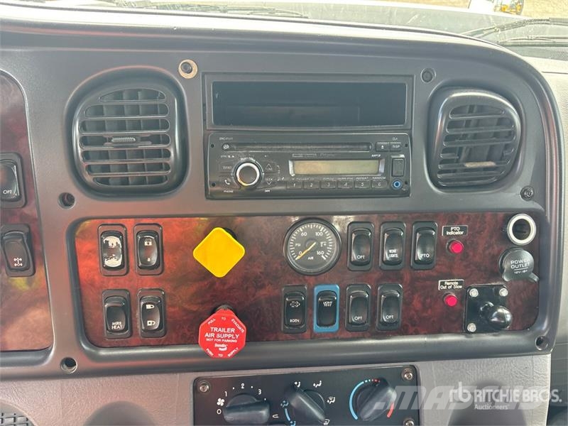 Freightliner 114SD Camiones grúa