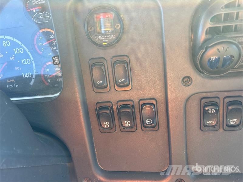 Freightliner 114SD 6x4 Flatbed Truck Вантажівки-платформи/бокове розвантаження