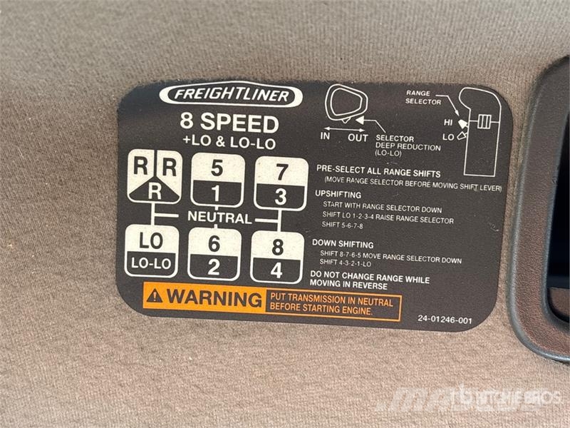 Freightliner 114SD 6x4 Flatbed Truck Вантажівки-платформи/бокове розвантаження