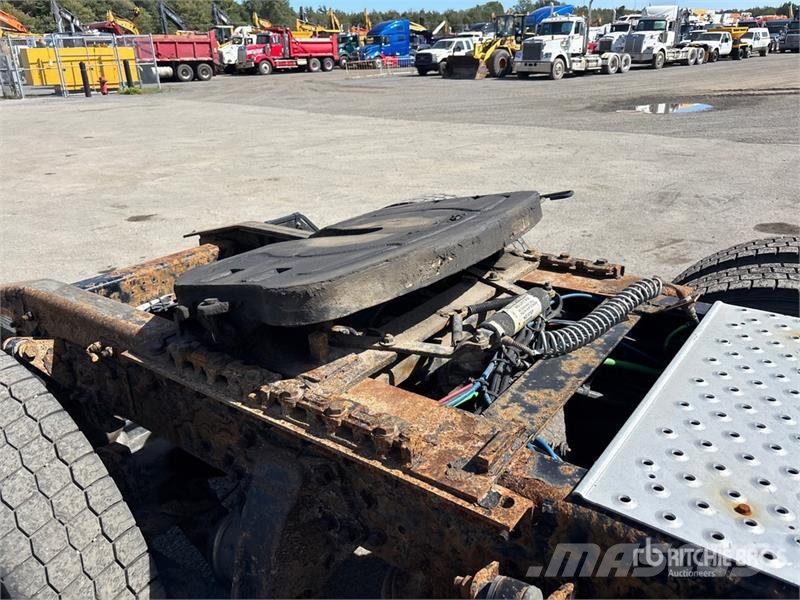 Freightliner 114SD 6x4 T/A Day Cab Truck Tractor Седельные тягачи