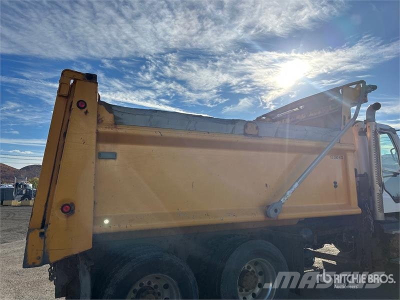 Freightliner 114SD 6x4 T/A Dump Truck Tippbil