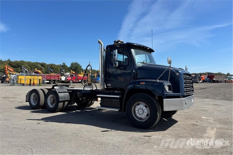Freightliner 114SD 6x4 T/A Day Cab Truck Tractor Седельные тягачи