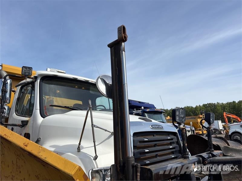 Freightliner 114SD 6x4 Snow Plow Truck 都市/通用型車輛