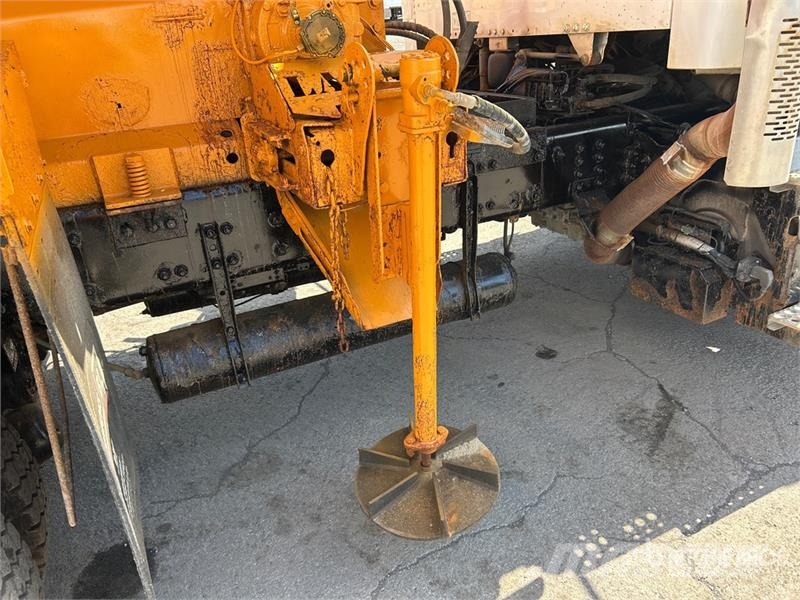 Freightliner 114SD 6x4 Snow Plow Truck مركبات الأغراض العامة