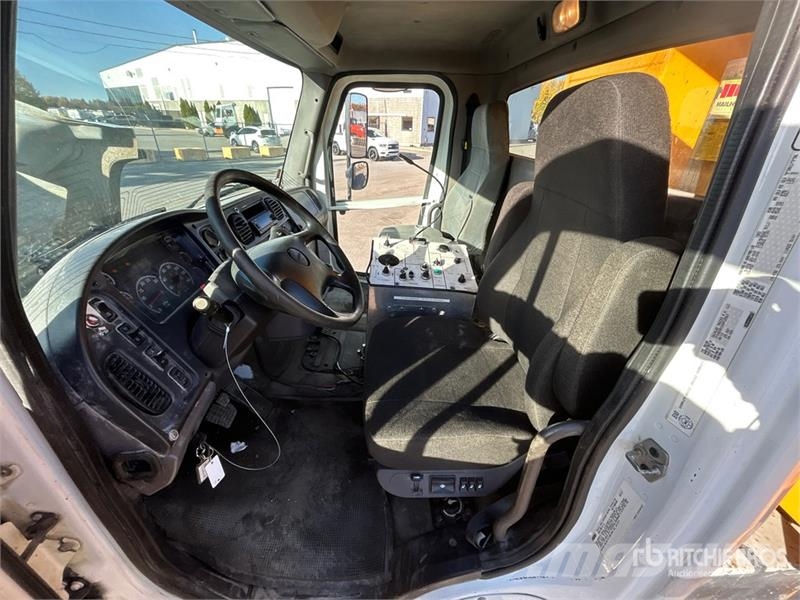 Freightliner 114SD 6x4 T/A Dump Truck Tippbil
