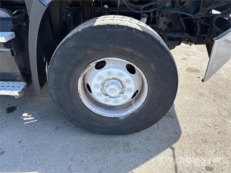 Freightliner 114SD 6x4 T/A Day Cab Truck Tractor Седельные тягачи