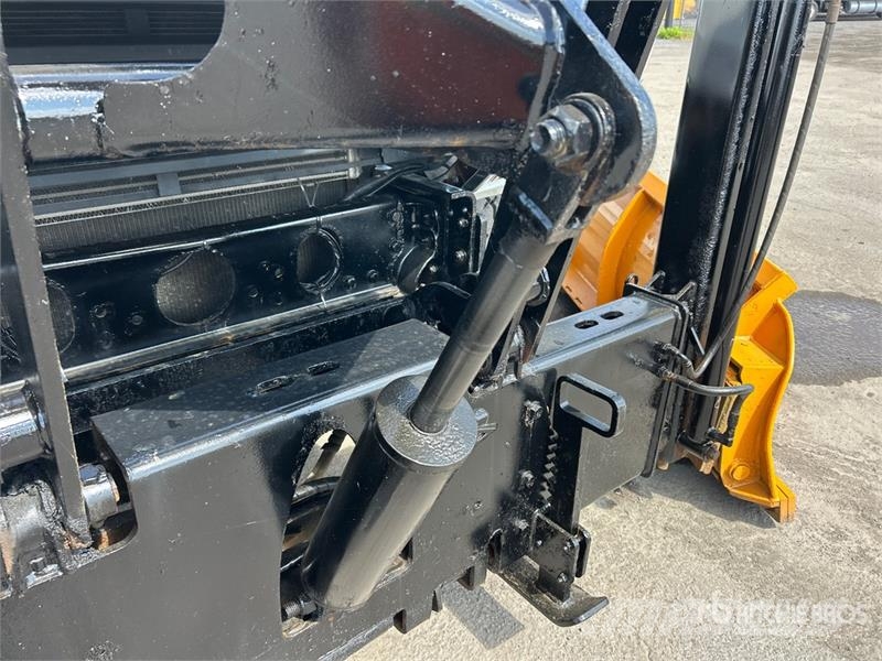 Freightliner 114SD 6x4 Snow Plow Truck مركبات الأغراض العامة
