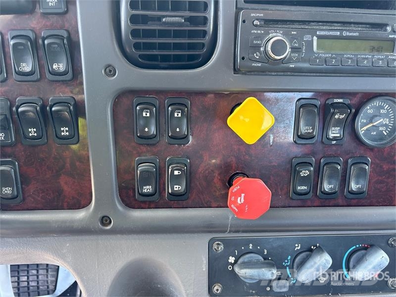 Freightliner 114SD 6x4 T/A Day Cab Truck Tractor Седельные тягачи