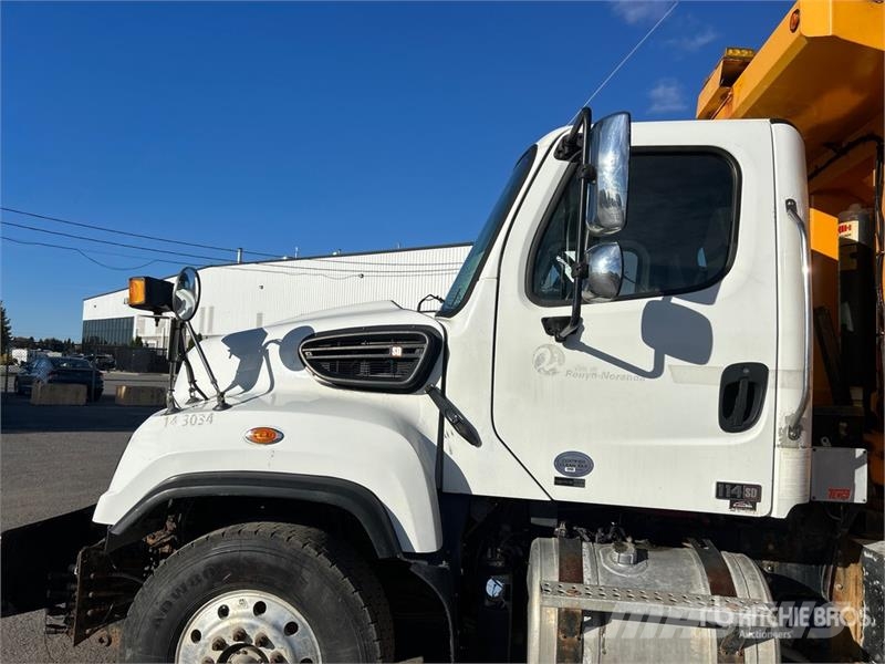 Freightliner 114SD 6x4 T/A Dump Truck Tippbil